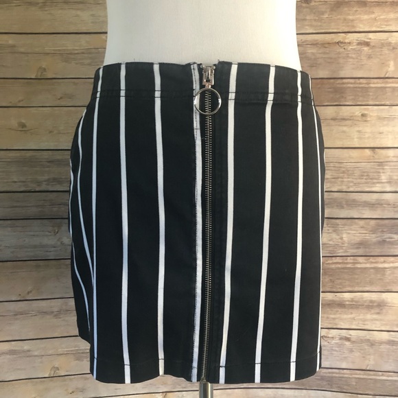 *Volcom Frochickie Skirt* NWT! - Picture 2 of 7